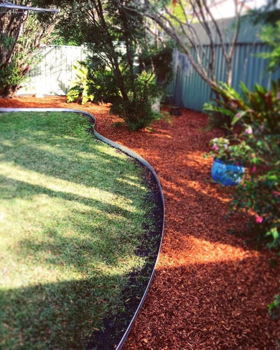 21 Lawn Edging & Garden Border Ideas for a Polished Yard – Image 5