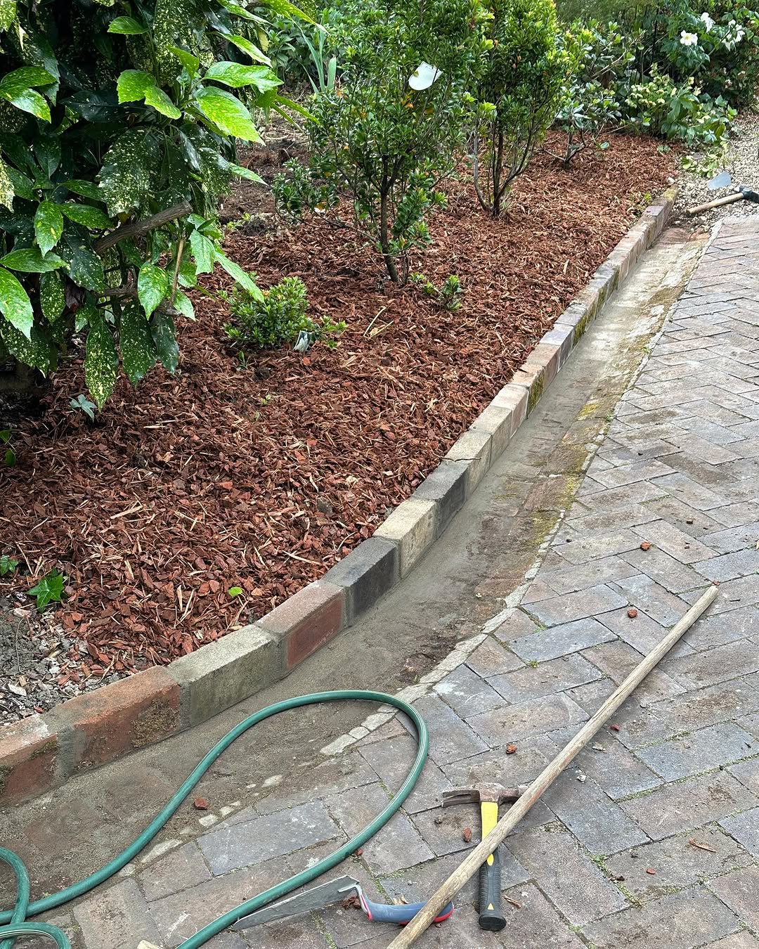 21 Lawn Edging & Garden Border Ideas for a Polished Yard – Image 7